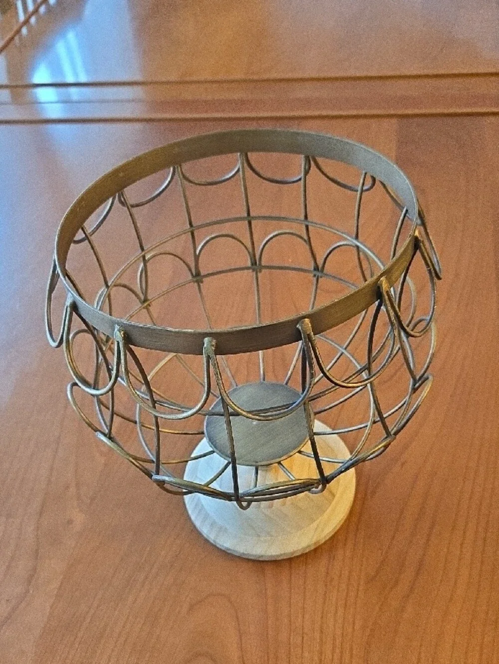 Decorative Gold Wire Fruit Bowl with Wooden Base